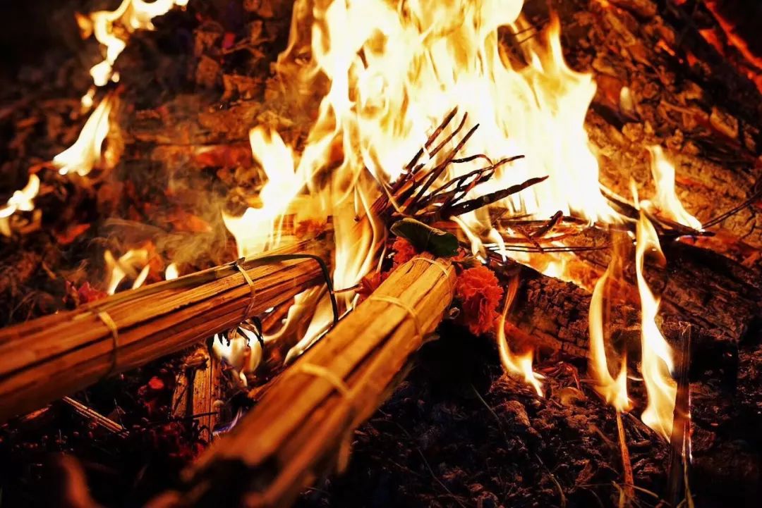 我的世界红石中续器有什么用_红石中续器的用法_我的世界红石中续器怎么做