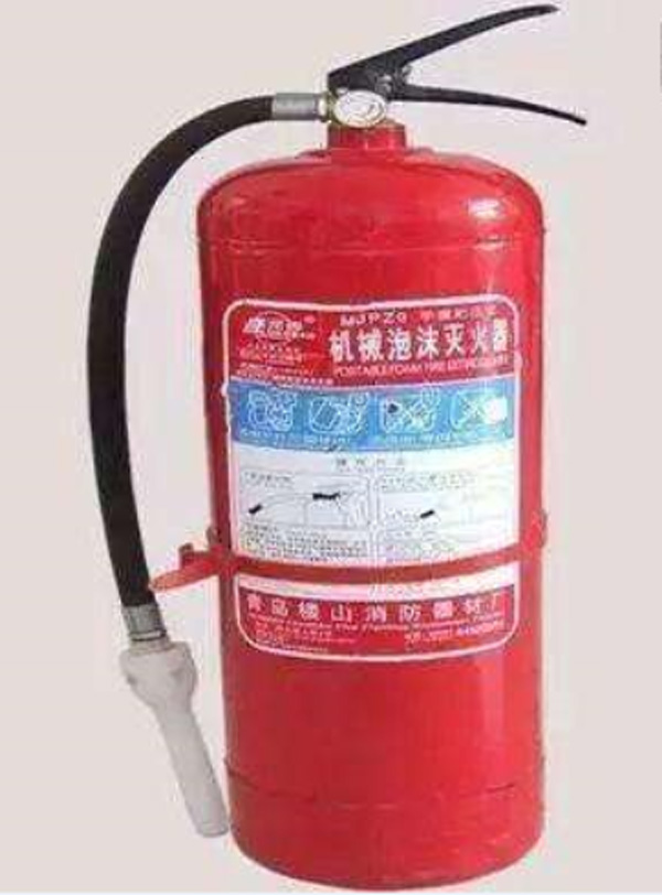 操作灭火器方式按分为几种_操作灭火器时应选择什么站位_灭火器按操作方式的分为？