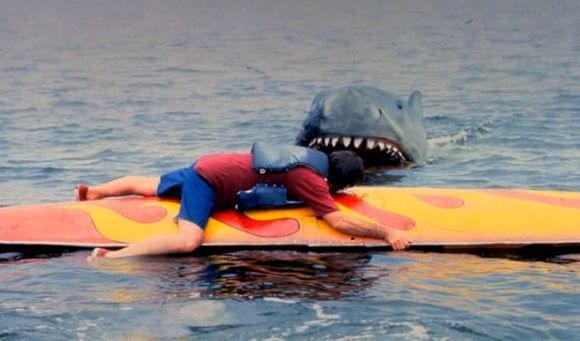 惊悚！探索食人鲨3的恐怖巢穴