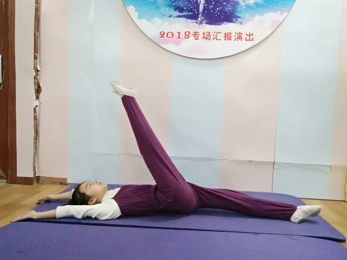 朝天蹬_朝天蹬是横叉还是竖叉_朝天蹬图片