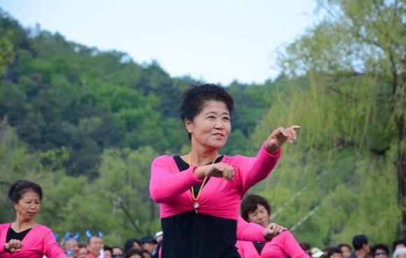 老阿姨歌曲_老阿姨歌曲唱的是谁_老阿姨歌曲歌词