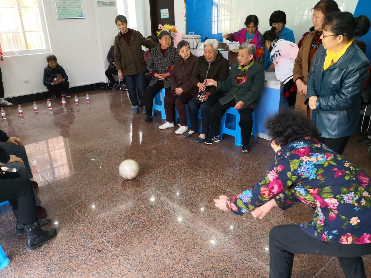 老人家吃鸡_老人吃鸡对身体好吗_适合老年人的吃鸡手机游戏