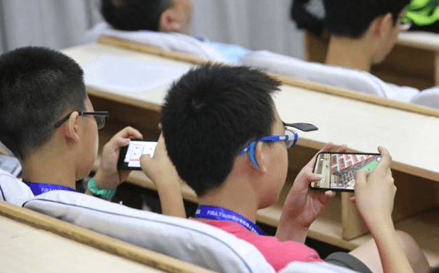 手机打游戏累了_打手机游戏能挣钱吗_打手机小游戏