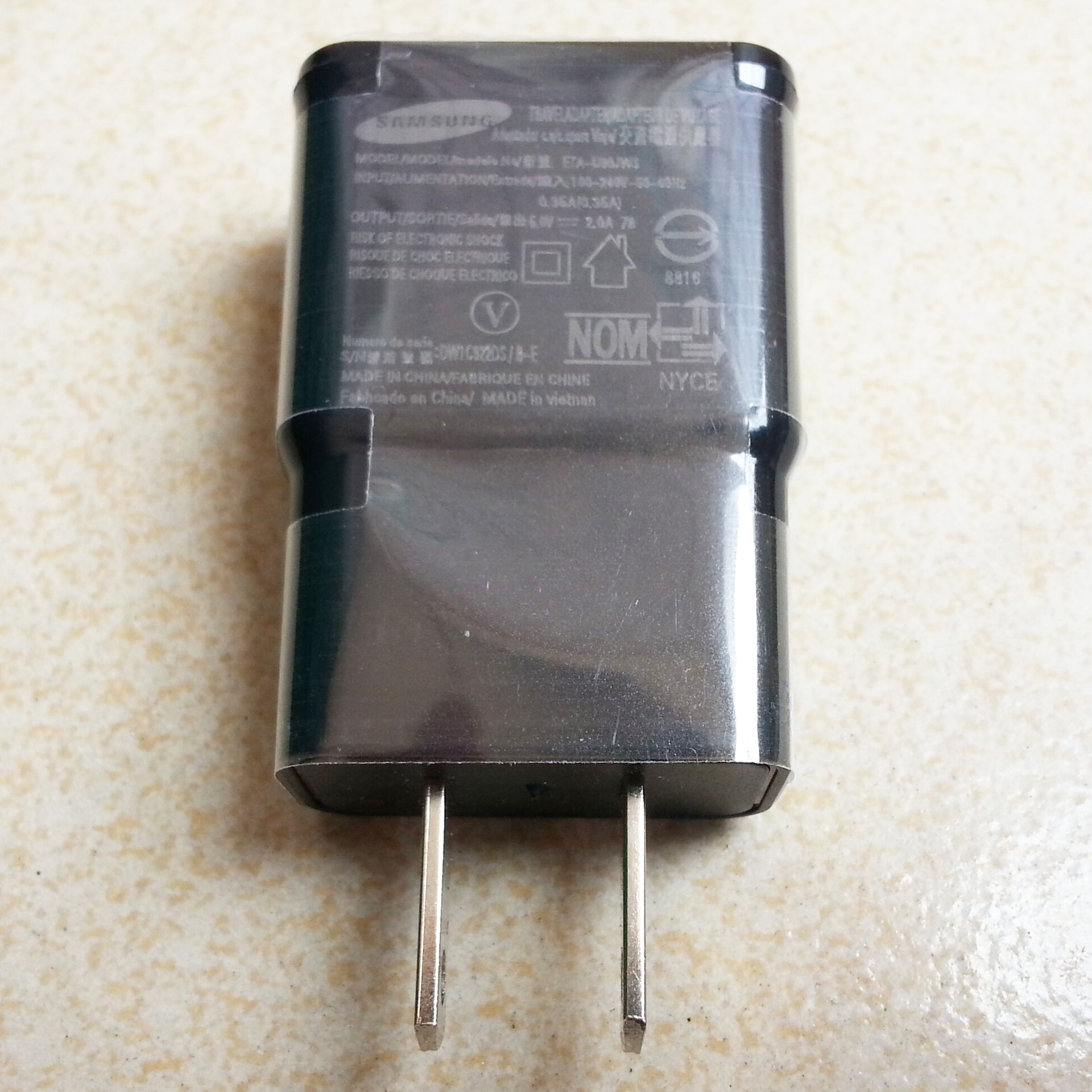 oppoa9原装充电器图片_荣耀x50原装充电器图片_苹果原装充电器图片