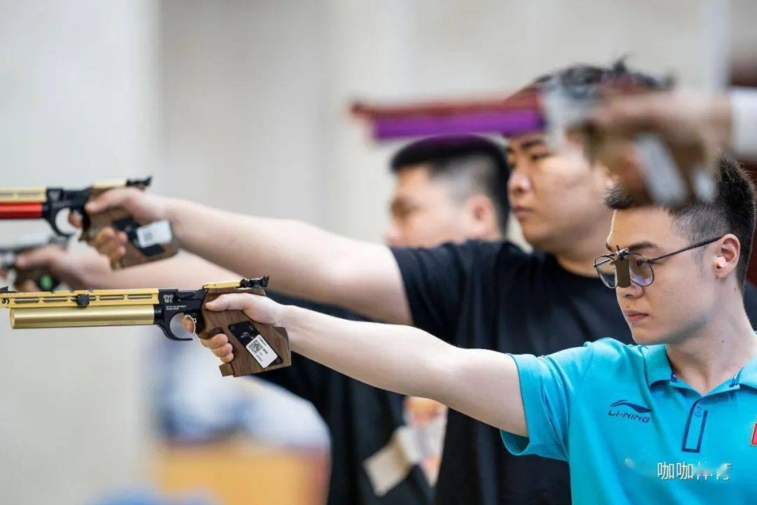 射击游戏手机csgo_射击手机游戏游戏在线玩_射击手机游戏排行榜