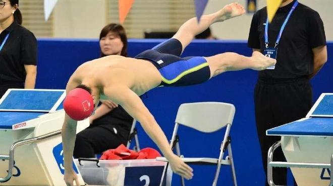 白岩松力挺奥运冠军_白岩松悉尼奥运会_白岩松奥运会沉默30秒